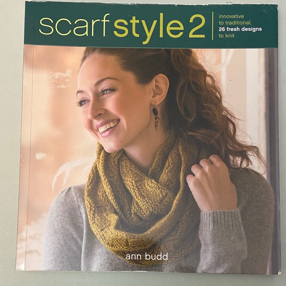 BOOK:  KNITTING SCARFS BOOK ANN BUDD soft cover EUC